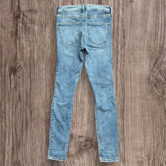 Hollister High-Rise Crop Jeans Women’s Size 27 L26 Blue Distressed Denim NWT - Picture 2 of 10